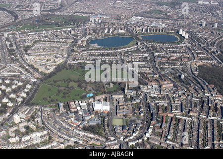 Vista aerea a nord ovest di Clissold Park a ovest e a est del serbatoio scatola suburbana a Stoke Newington London N16 Inghilterra UK High lev Foto Stock