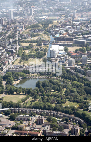 Vista aerea del sud-est del parco Virtoria Mile End Park Tower Hamlets London 2E E3 England Regno Unito alto livello obliqua Foto Stock