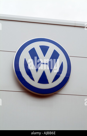 Badge VW volkswagen benzina auto della città alla moda di diesel piccolo facile parco parcheggio biposto piccola micro congestione badge tedesco ico Foto Stock