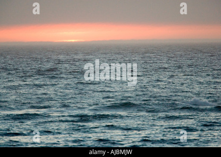 Oceano Atlantico al tramonto Foto Stock