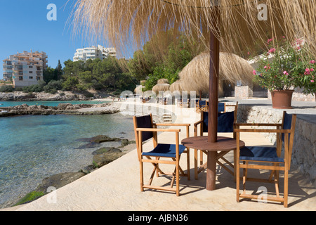 Beachfront cafe bar, Illetas, baia di Palma, South Coast, Maiorca, isole Baleari, Spagna Foto Stock