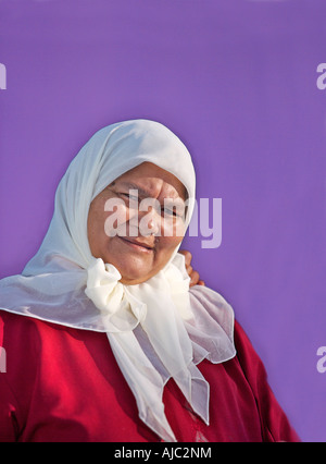 Ritratto di Cape Malay donna che indossa una sciarpa bianco Foto Stock