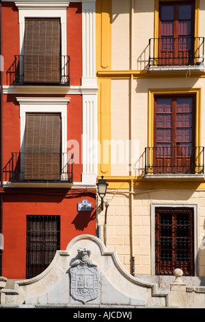 Gli edifici colorati in Plaza de Santa Ana Granada Spagna Foto Stock