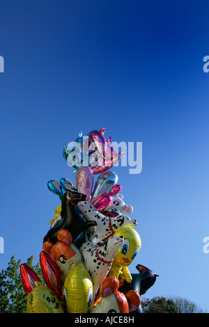 Animale e dei cartoni animati di palloncini elio Foto Stock