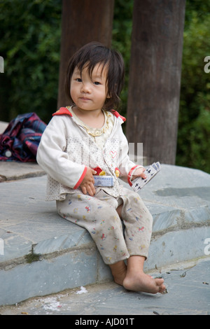 Bambina con le sue carte Guilin Cina Foto Stock