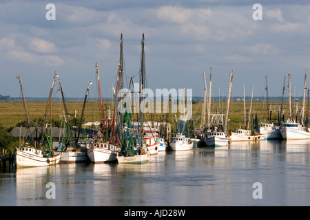 Gamberetti barche ormeggiate a Darien Georgia Foto Stock