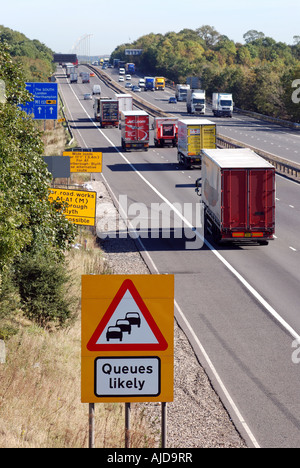 Code probabile segno sulla autostrada M6, Warwickshire, Inghilterra, Regno Unito Foto Stock