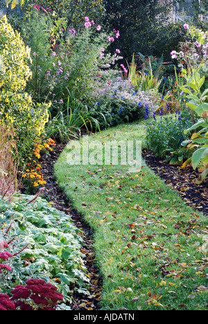 I confini in autunno, collina vicino giardini, Warwick, Warwickshire, Inghilterra, Regno Unito Foto Stock