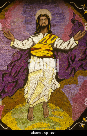 Immagine di Cristo Gesù bordo floreale fatto di petali di fiori. Well Dressing Youlgreave Youlgrave Derbyshire Inghilterra anni '1970 circa 1975 HOMER SYKES Foto Stock