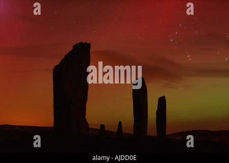 anello dh DI BRODGAR ORKNEY aurora boreale rossa e neolitico cerchio di pietra sito patrimonio mondiale scozia regno unito brogante Foto Stock