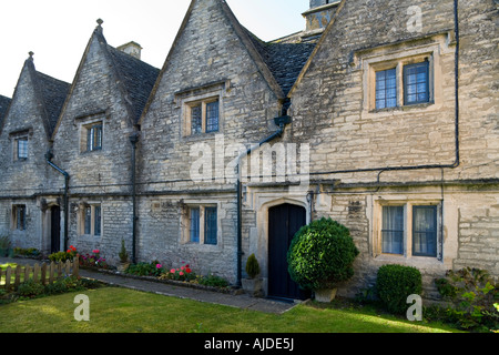 Il Dutton gli ospizi di carità (1616) in Cotswold città di Northleach, Gloucestershire Foto Stock