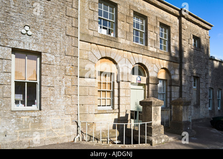 La vecchia prigione in Cotswold città di Northleach, Gloucestershire ora ospita il Cotswolds Scheda di conservazione Foto Stock