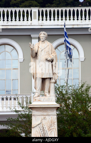 La Statua di Dionisios Solomos in piazza Solomos, Zante, Grecia. Foto Stock