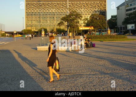 Istanbul Taksim Square Centro Culturale Ataturk edificio tardo pomeriggio prima serata sole Foto Stock