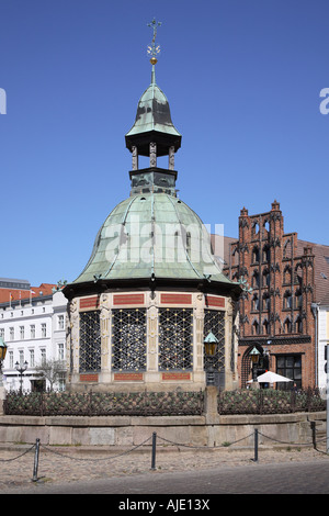 Meclemburgo-pomerania Wismar Alter Schwede vecchio svedese Wasserkunst Stazione di pompaggio Market Place Square Foto Stock