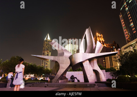 Arte moderna di installazione per commemorare la rivoluzione 530 15 Maggio 1925 Renmin Square Shanghai in Cina Foto Stock