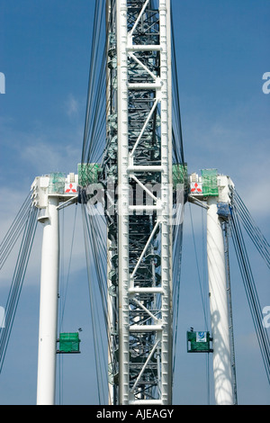 Mondi più alto ruota panoramica Ferris Singapore Flyer in costruzione Foto Stock