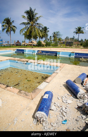 Beach Resort piscina devastata da 2004 Oceano Indiano tsunami Khao Lak Thailandia Foto Stock