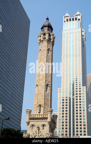 Water Tower e stazione di pompaggio Chicago Illinois USA Foto Stock