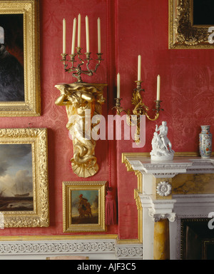 Un cero ormolu filiale un mermaid la staffa e l'angolo del caminetto nella sala da disegno a Felbrigg Hall Norfolk Foto Stock