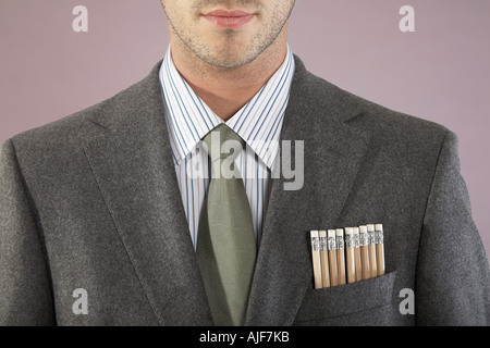 Giovane imprenditore con matite in tasca, close-up, ritratto Foto Stock