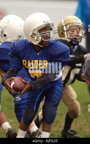 La gioventù biddy football americano in azione Foto Stock