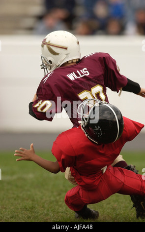 La gioventù biddy football americano in azione Foto Stock