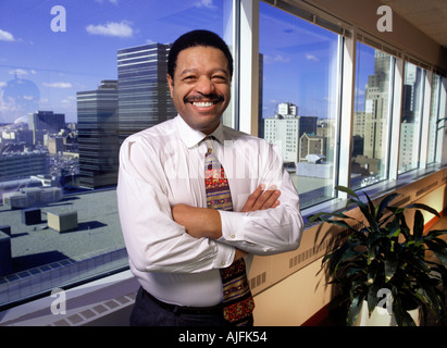 Imprenditore nero in ufficio Foto Stock