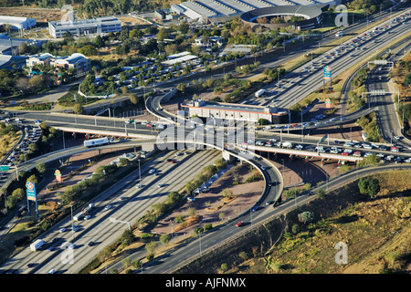 Vista aerea del nuovo ponte stradale sulla N1 autostrada Gauteng Provincia Sud Africa Foto Stock