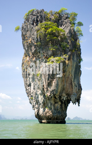 Ben noto Ko Tapu James Bond Island di Phang Nga Bay Thailandia Foto Stock