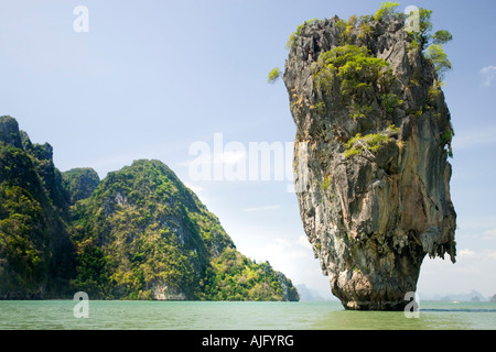 Ben noto Ko Tapu James Bond Island di Phang Nga Bay Thailandia Foto Stock