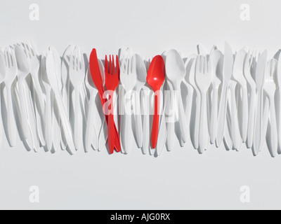 La linea di posate di plastica Foto Stock