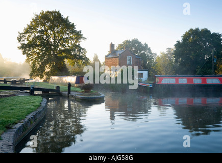 La Stratford upon Avon Canal a Lapworth Warwickshire Inghilterra Foto Stock