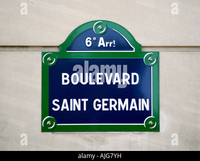 Francia Ile de France Paris Street segno per Boulevard Saint Germain su una parete in sesta Arrondissment. Foto Stock