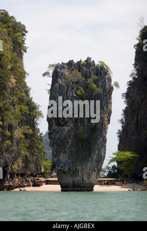 Ben noto Ko Tapu James Bond Island di Phang Nga Bay Thailandia Foto Stock