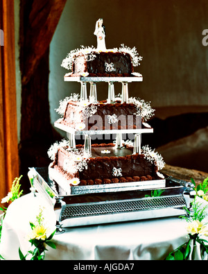 Una tre tier cioccolato torta di nozze Foto Stock