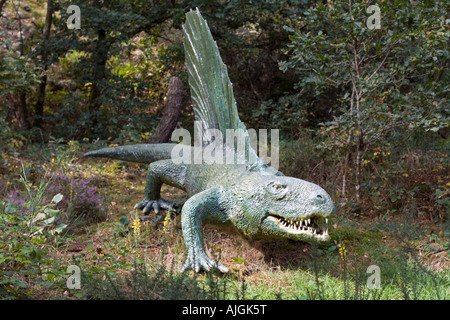 Lifesize Dimetrodon modello un predatore estinto synapsid pelycosaur rettile periodo Permiano Dinosaur Park Francia Foto Stock