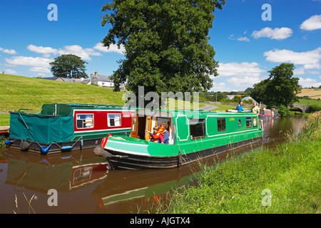 Narrowboats sul Brecon alla Monmouth Canal Galles del Sud Foto Stock