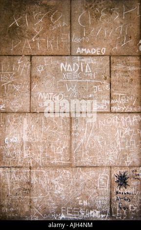 Palma de Mallorca Mallorca Spagna Graffiti su una stazione ferroviaria a parete nella capitale Foto Stock
