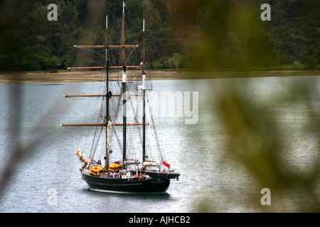 Nave a vela ancorata al Queen Charlotte Sound Isola del Sud della Nuova Zelanda Foto Stock