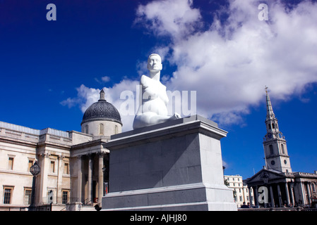 Marc Quinns statua di Alison riunitore incinta in Trafalgar Square, Settembre 2005 Foto Stock