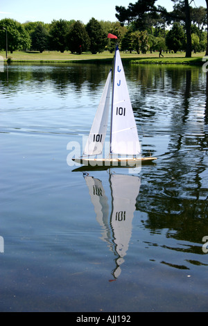 Modello Yachting modello Christchurch Yacht Club a Hagley Park Lake Victoria Isola del Sud della Nuova Zelanda Foto Stock