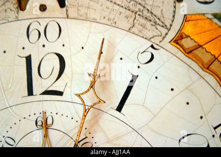 Tempo orologio del nonno con ora e seconda mano Inghilterra UK Regno Unito GB Gran Bretagna Isole britanniche Foto Stock