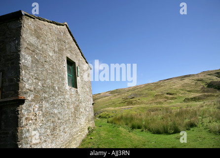 Abbandonato capanna di pietra vicino Mossdale cicatrice, Yorkshire Dales, Inghilterra. Foto Stock