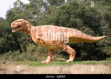 Lifesize ricostruzione del Tyrannosaurus rex un carnivoro bipede theropod dinosaur tardi Cretceous Francia Foto Stock