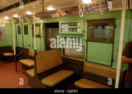 Circa 1940 alla metropolitana auto su anniversario speciale viaggio Foto Stock