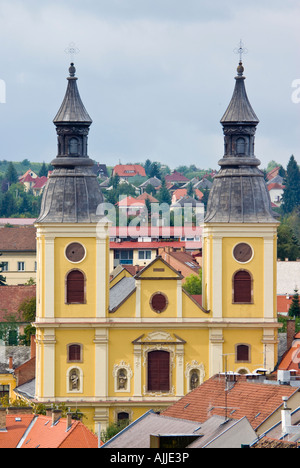 Vista dal castello di ex gesuita Chiesa cistercense, Eger, Ungheria Foto Stock