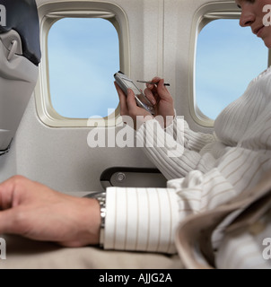 La gente di affari su un aereo Foto Stock