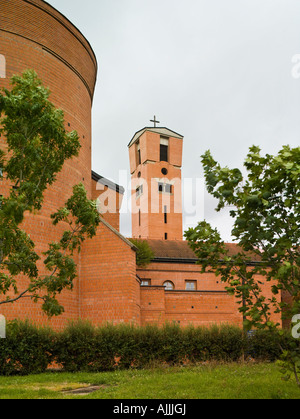 Abside della chiesa e il campanile a torre, ecclesiastici centro educativo, Miskolc, Ungheria Foto Stock