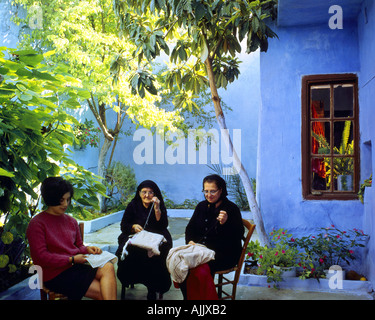 CY - LEFKARA: Donne rendendo il famoso merletto Lefkara Foto Stock